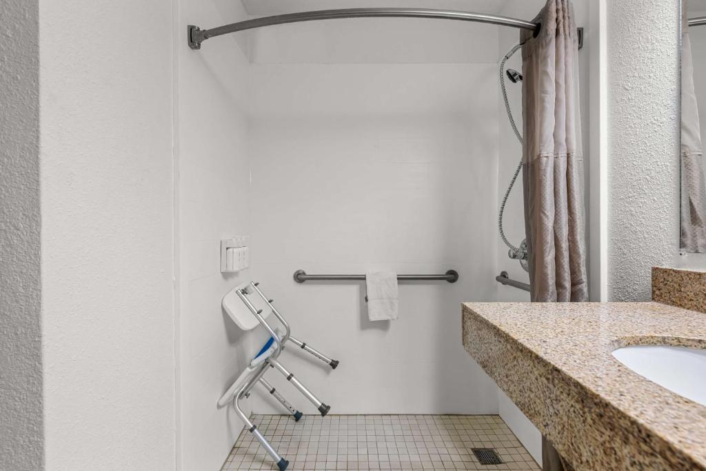 Americas Best Value Inn Hamilton - Camera King - Accesso Disabili - Non Fumatori