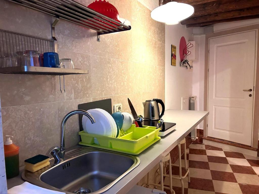 Kuchyň nebo kuchyňský kout v ubytování Lo Scrigno