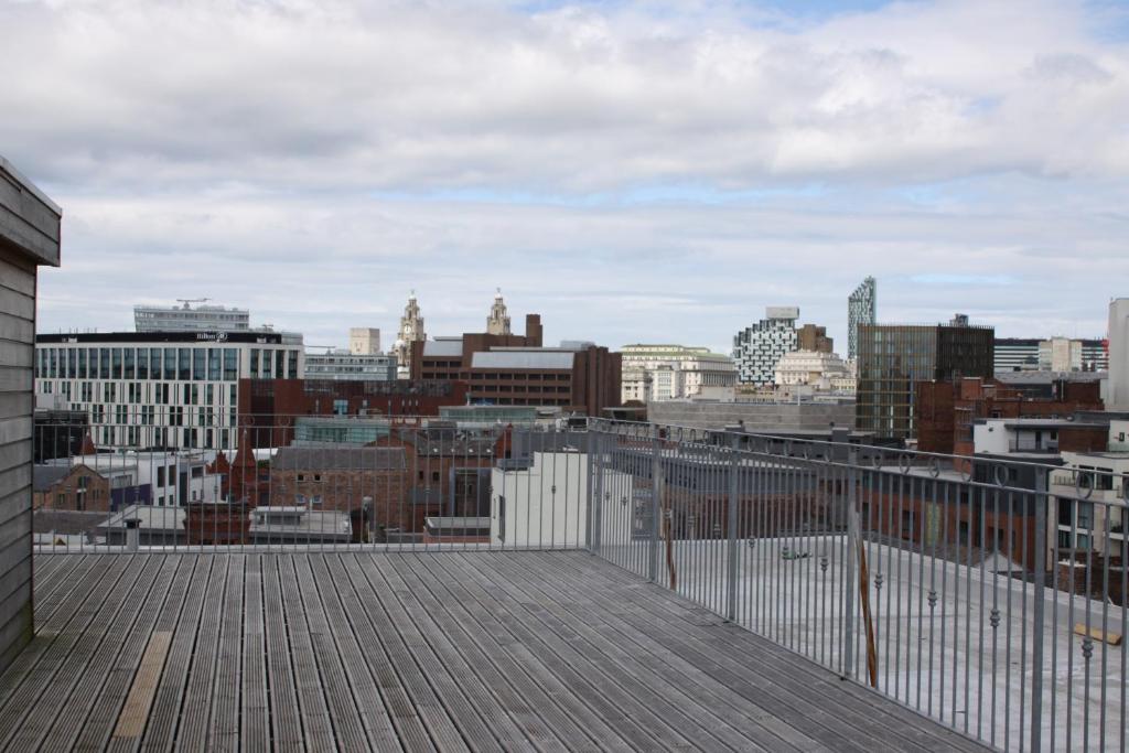 Nespecifikovaný výhled na destinaci Liverpool nebo výhled na město při pohledu z apartmánu