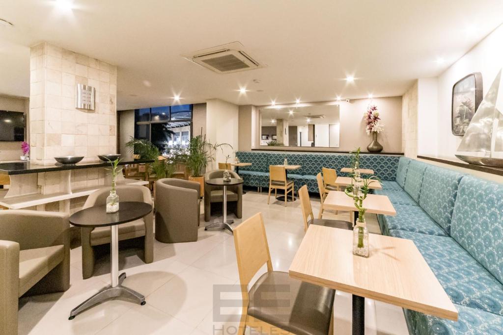 Uma área de estar em Leblón Suites Hotel
