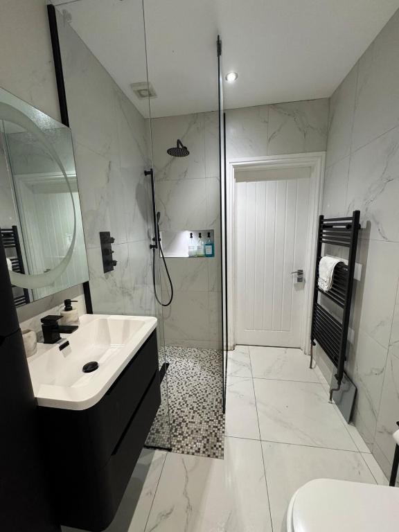 Luxury 4 Bedroom Bungalow 3