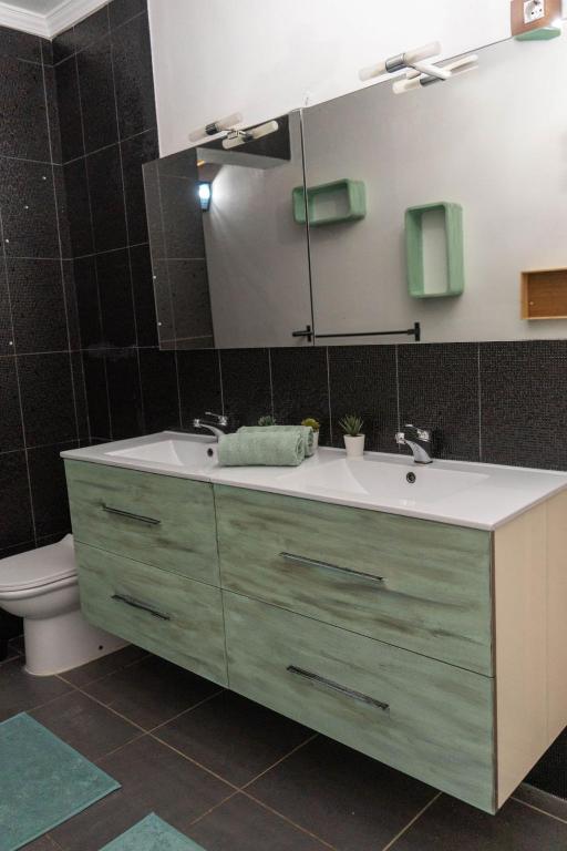 A bathroom at Villa Perla Blanca