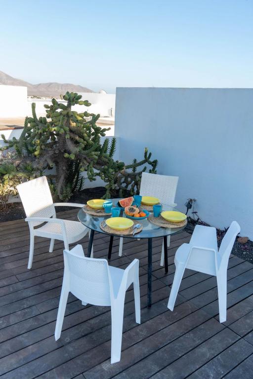 A balcony or terrace at Villa Perla Blanca