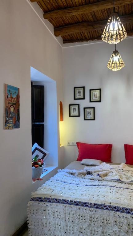 Postel nebo postele na pokoji v ubytování Riad Boussa