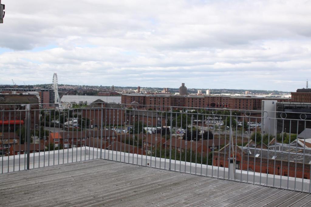 Nespecifikovaný výhled na destinaci Liverpool nebo výhled na město při pohledu z apartmánu