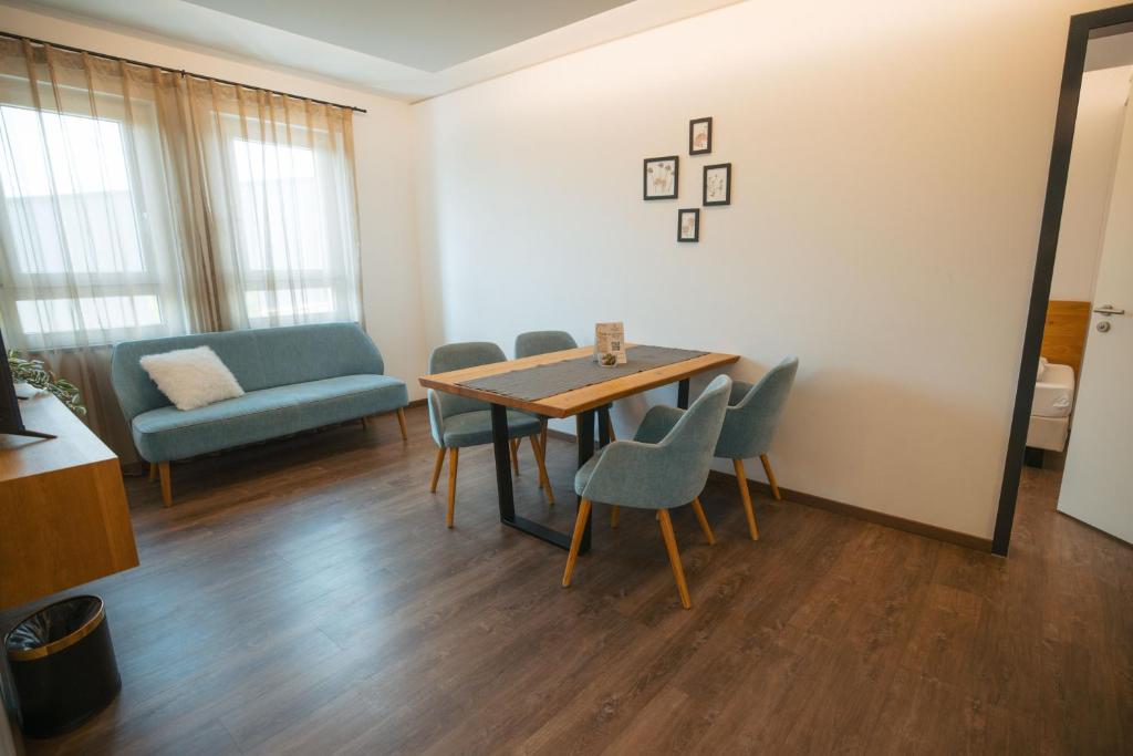 Posezení v ubytování Hotel Poellners 20 min von München Hbf