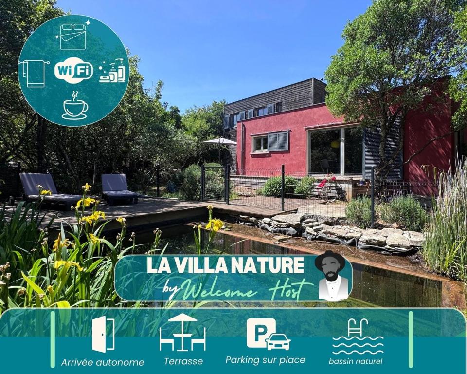 un panneau devant une cour avec une maison dans l'établissement La villa Nature au territoire du Pic Saint Loup, à Viols-le-Fort