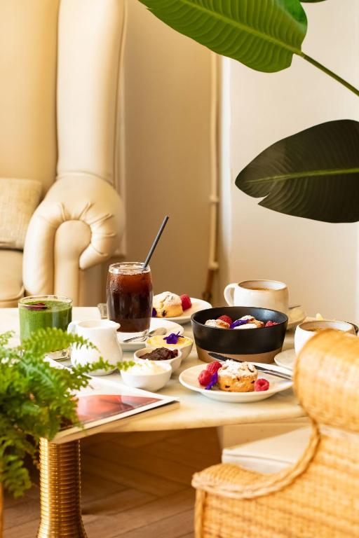 Makanan di atau berdekatan hotel