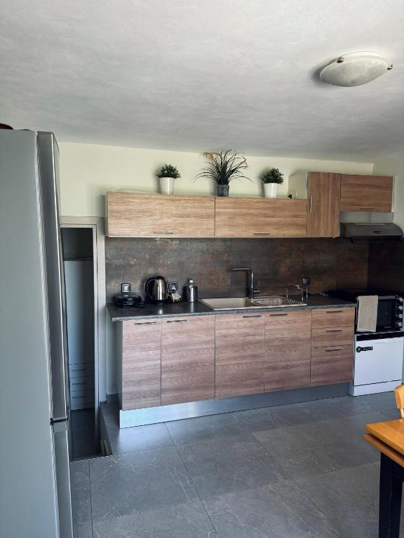 Kuchyň nebo kuchyňský kout v ubytování Moxy Paxos Apartments