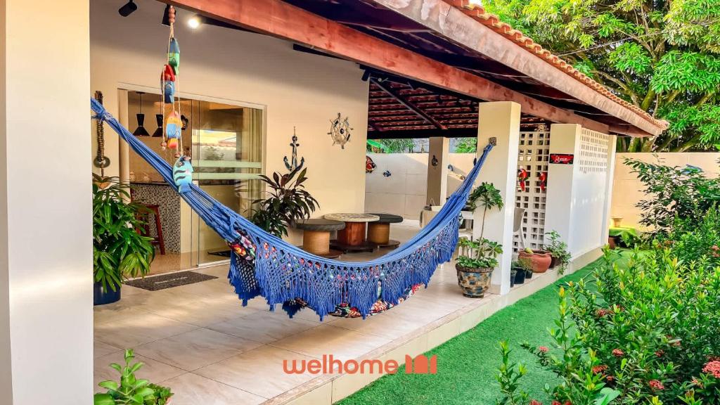 a hammock on the back of a house at Casa na Praia na Ponta da Ilha in Cacha Pregos