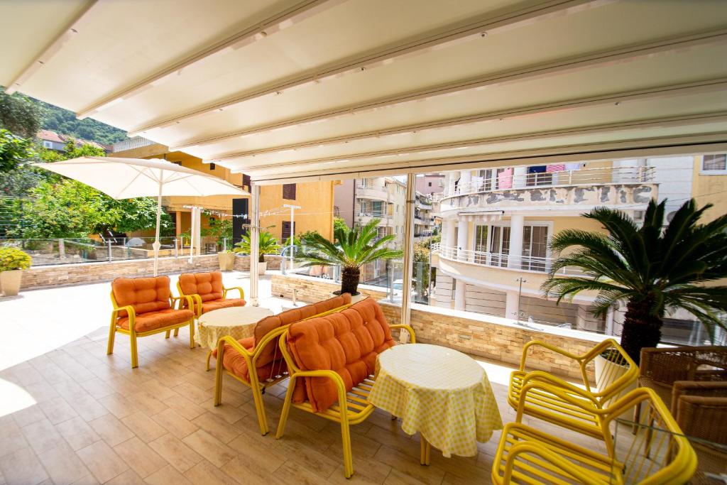 Restoran ili drugo mesto za obedovanje u objektu Jadran Apartments
