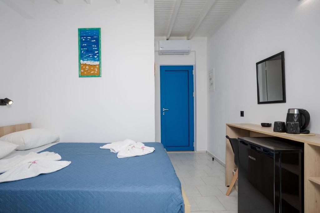 Postel nebo postele na pokoji v ubytování Finikas Resort Sfakia - Seaside Rooms