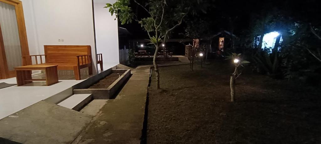 Zahrada ubytování Nêst Guesthouse Tetebatu