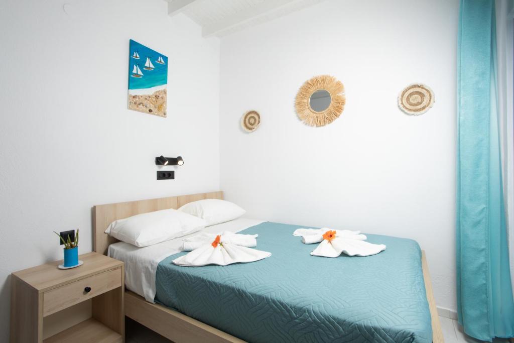 Postel nebo postele na pokoji v ubytování Finikas Resort Sfakia - Seaside Rooms