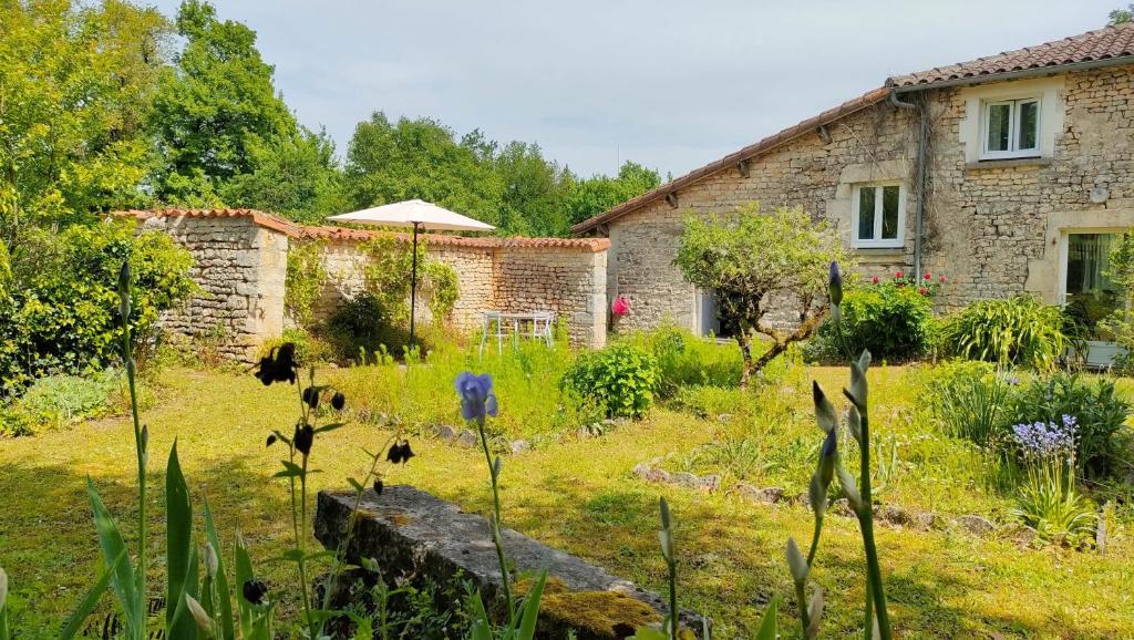 Zahrada ubytování Maison charmante à Villiers-le-Roux avec jardin