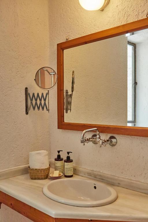 Bratsera Boutique Hotel - 4