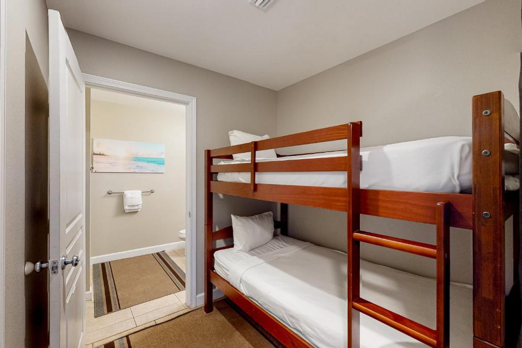 Postel nebo postele na pokoji v ubytování Beach Resort 206