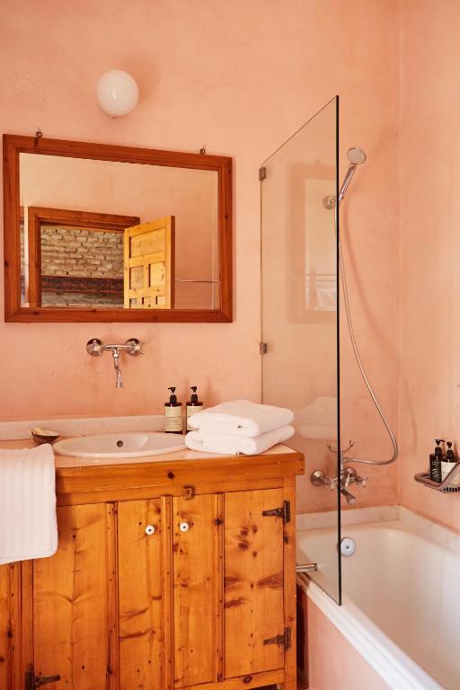 Bratsera Boutique Hotel - 13