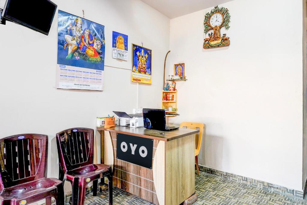TV a/nebo společenská místnost v ubytování Hotel O Enclave Stayz Inn