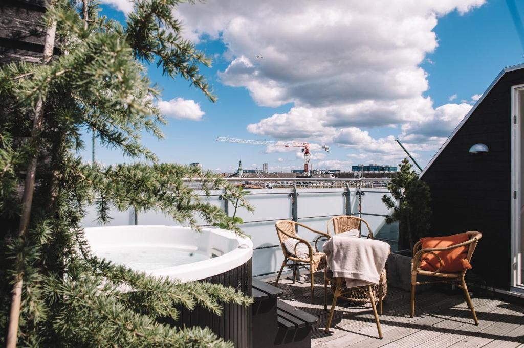 Výhled na řeku, která protéká v blízkosti hotelu