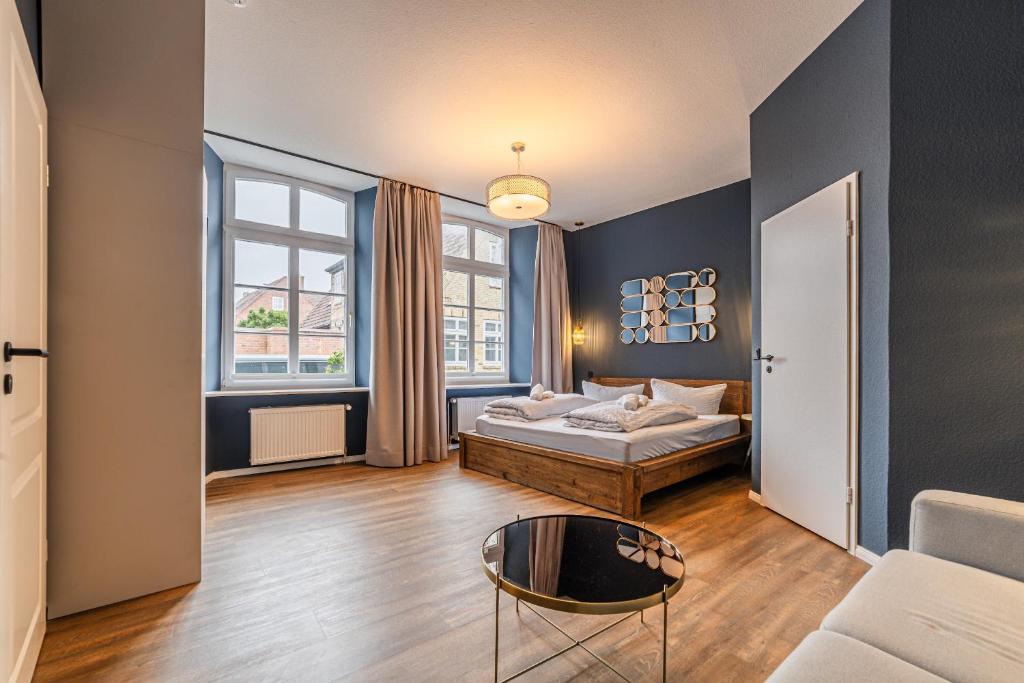 a living room with a bed and a window at Hotel Seepferdchen Zimmer 7 Eckernförde Self-Check-In in Eckernförde
