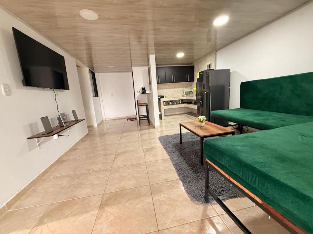 TV a/nebo společenská místnost v ubytování Pandora Hostel