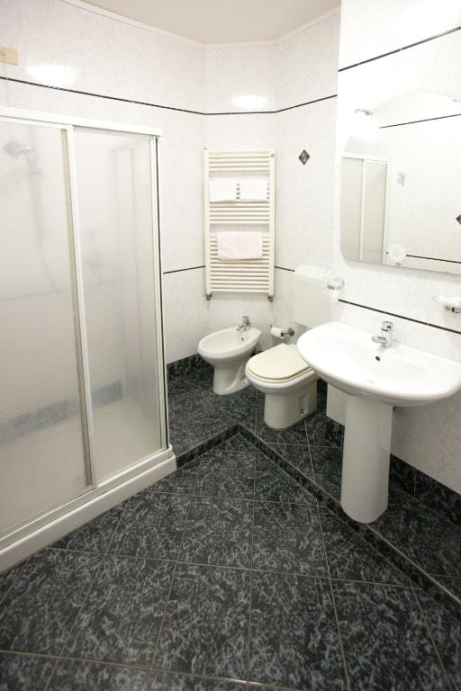Koupelna v ubytování Hotel Grand Prix