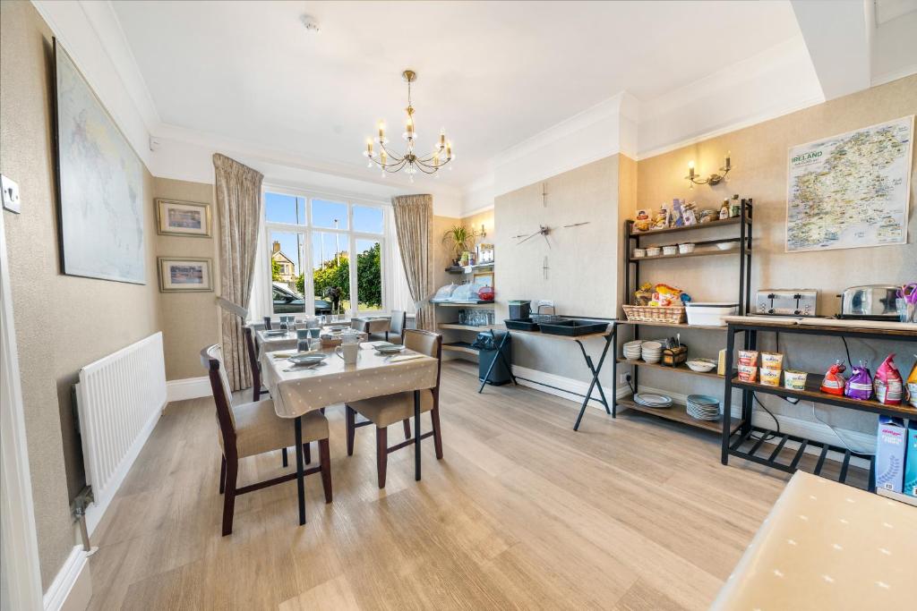 a kitchen and dining room with a table and chairs at Anvershiel House in Portrush