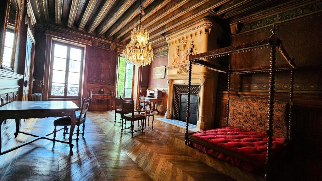 Χώρος καθιστικού στο Château Louis XI en Beaujolais
