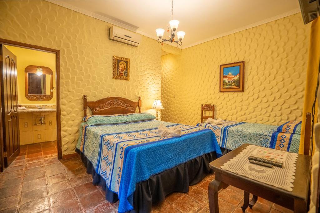 Ένα ή περισσότερα κρεβάτια σε δωμάτιο στο Hotel Caxa Real