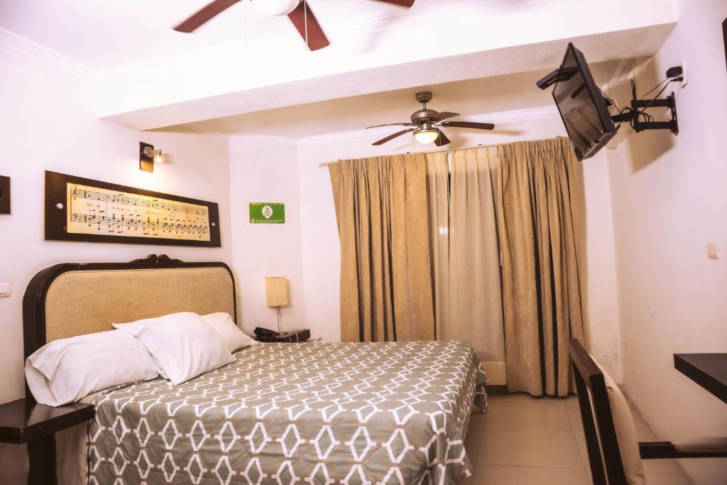 Postel nebo postele na pokoji v ubytování Hotel Clara Luna