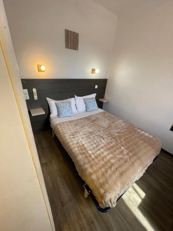 Postel nebo postele na pokoji v ubytování Hotel Clair Logis