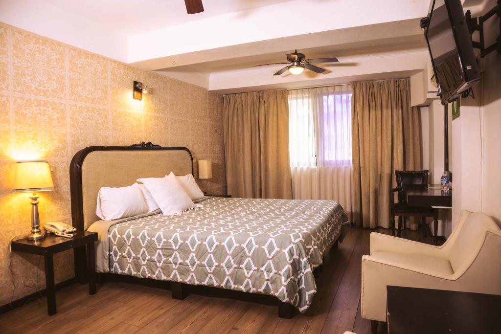 Postel nebo postele na pokoji v ubytování Hotel Clara Luna