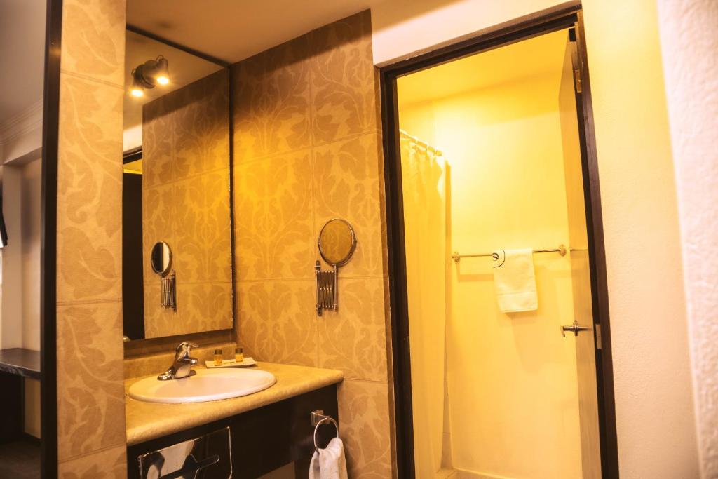 Koupelna v ubytování Hotel Clara Luna