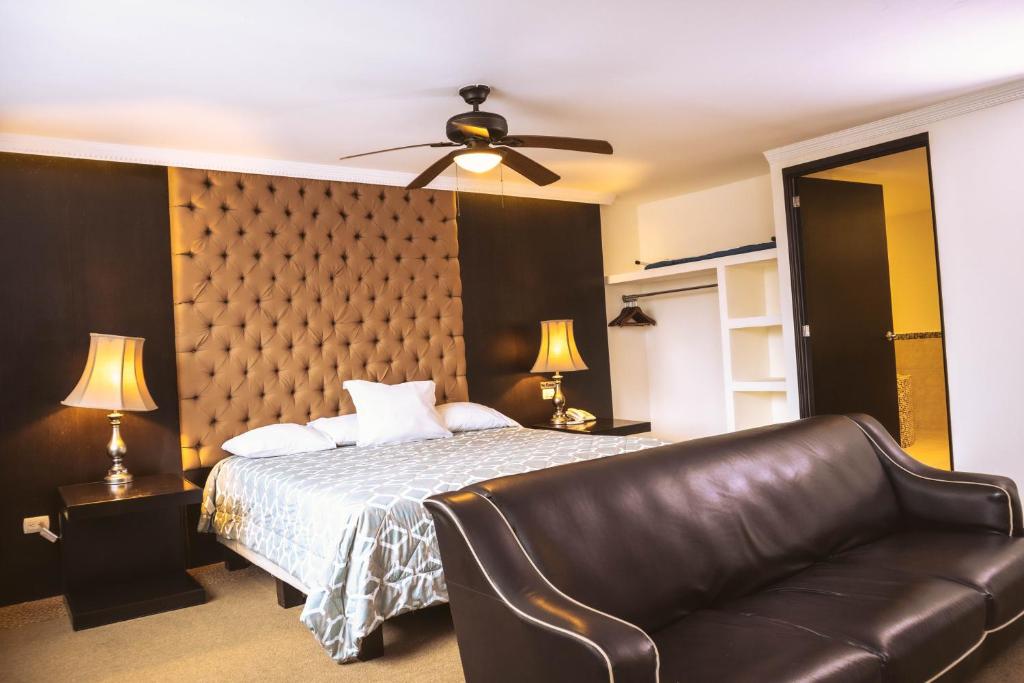Postel nebo postele na pokoji v ubytování Hotel Clara Luna