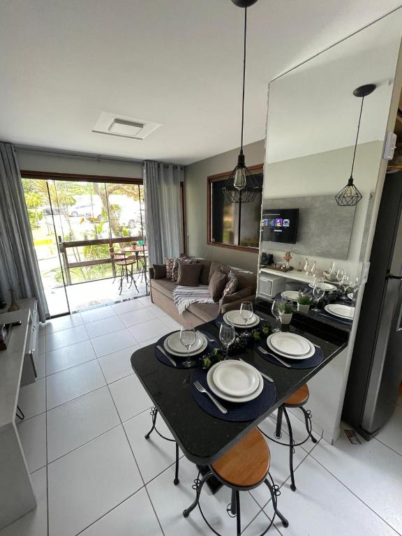 a kitchen and living room with a table and chairs at flat 013 - Serra Negra - Bezerros - PE in Bezerros
