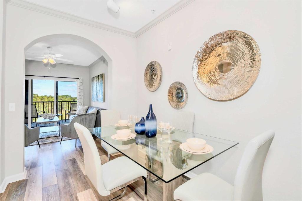 Χώρος καθιστικού στο Stunning 3BR Near Disney - Pool and Hot Tub!