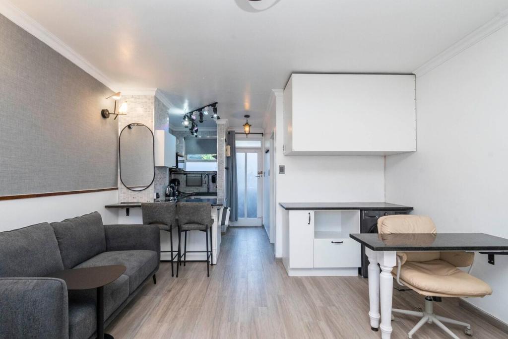 Η κουζίνα ή μικρή κουζίνα στο Stylish Monochrome 1BR in Son Vida