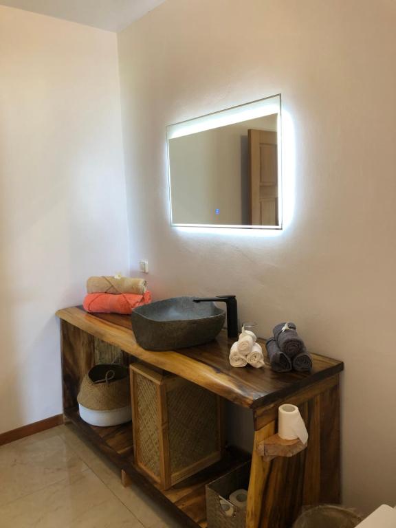 Fotografie z fotogalerie ubytování Bungalow Tiarii, avec accès direct à une plage privée v destinaci Tevaitoa