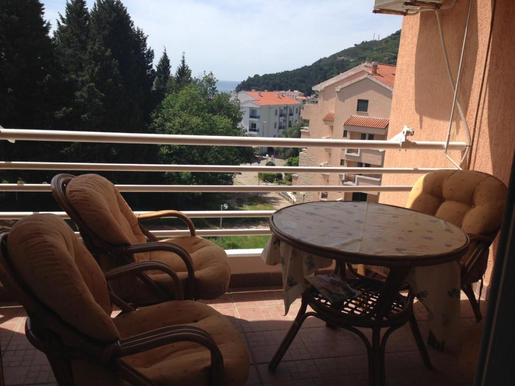 Balkon oz. terasa v nastanitvi Home Apartment Petrovac