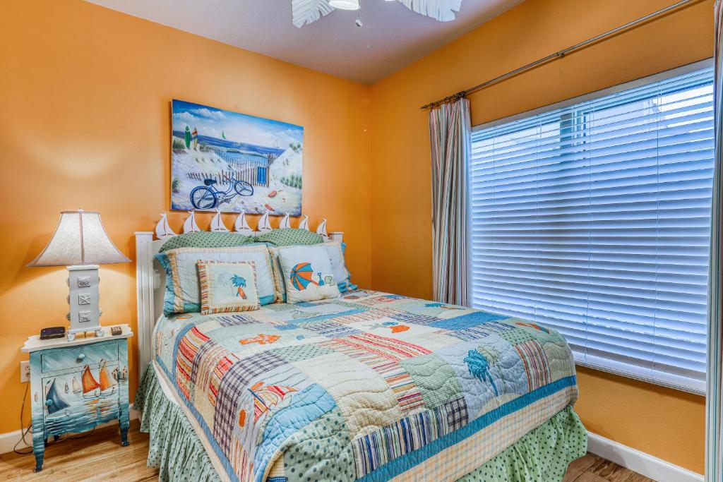 Кровать или кровати в номере Shores of Panama Resort by Vacasa