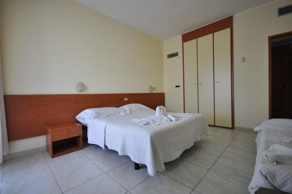 Postel nebo postele na pokoji v ubytování Hotel Smeraldo