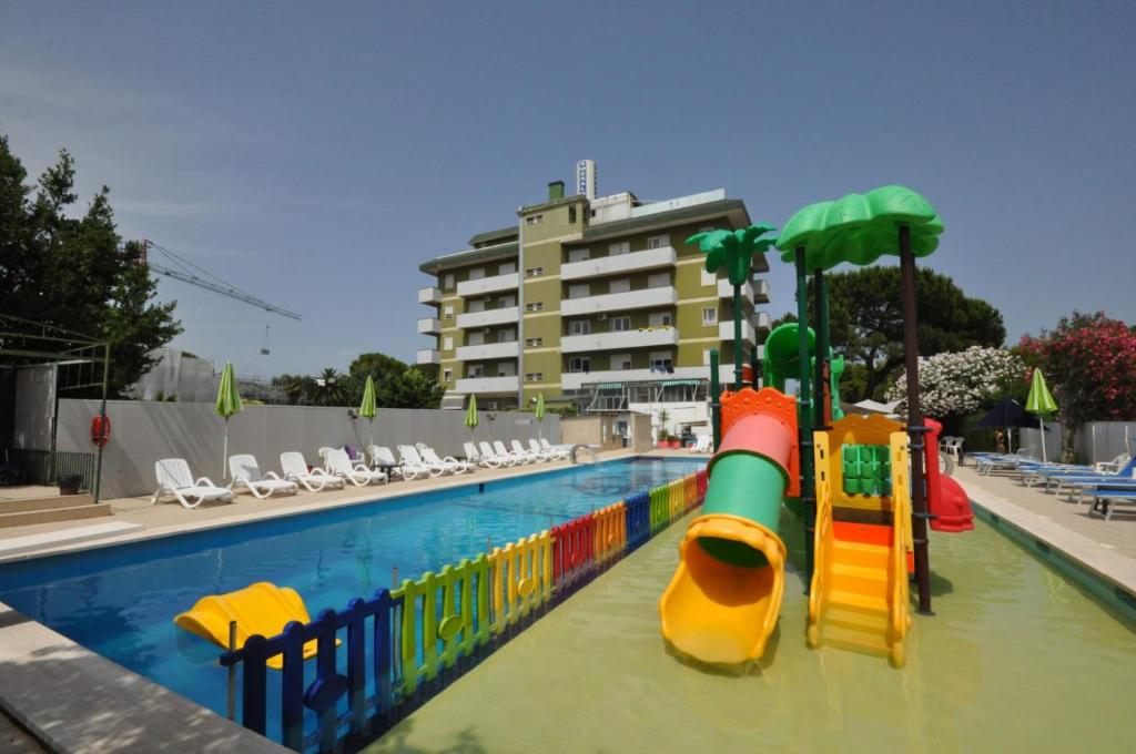 Bazén v ubytování Hotel Smeraldo nebo v jeho okolí