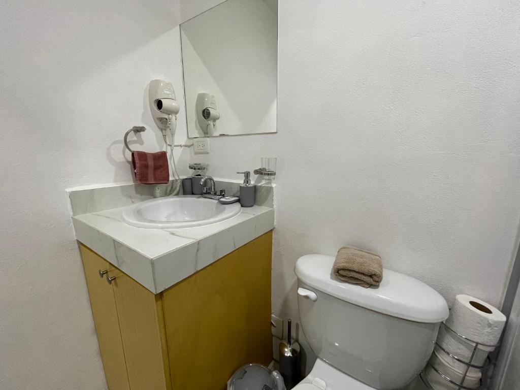 Koupelna v ubytování Casona Suites