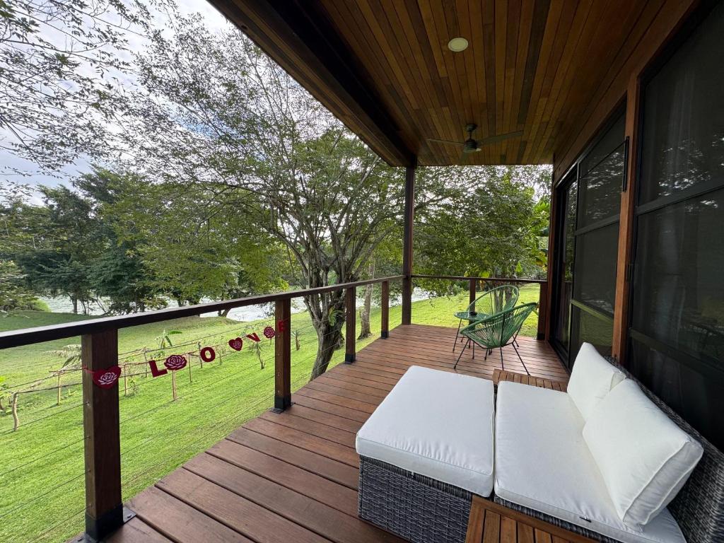 Jardin de l'établissement Yumas Riverfront Lodge