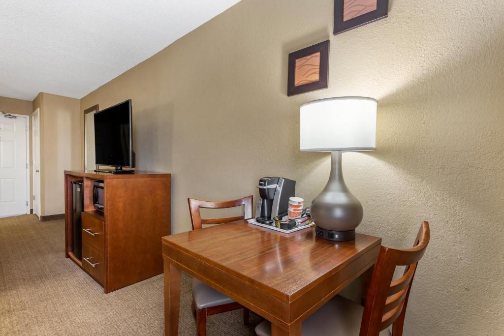 Comfort Inn Gurnee near Six Flags photo