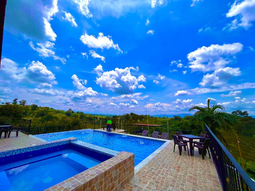 Bazén v ubytování Hotel Campestre Quimbaya Cafetero nebo v jeho okolí