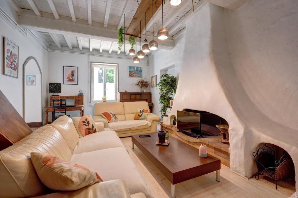 Posezení v ubytování Charme authentique à Corbas - Authentic Charm in Corbas - 120m2 of Comfort-6 personnes