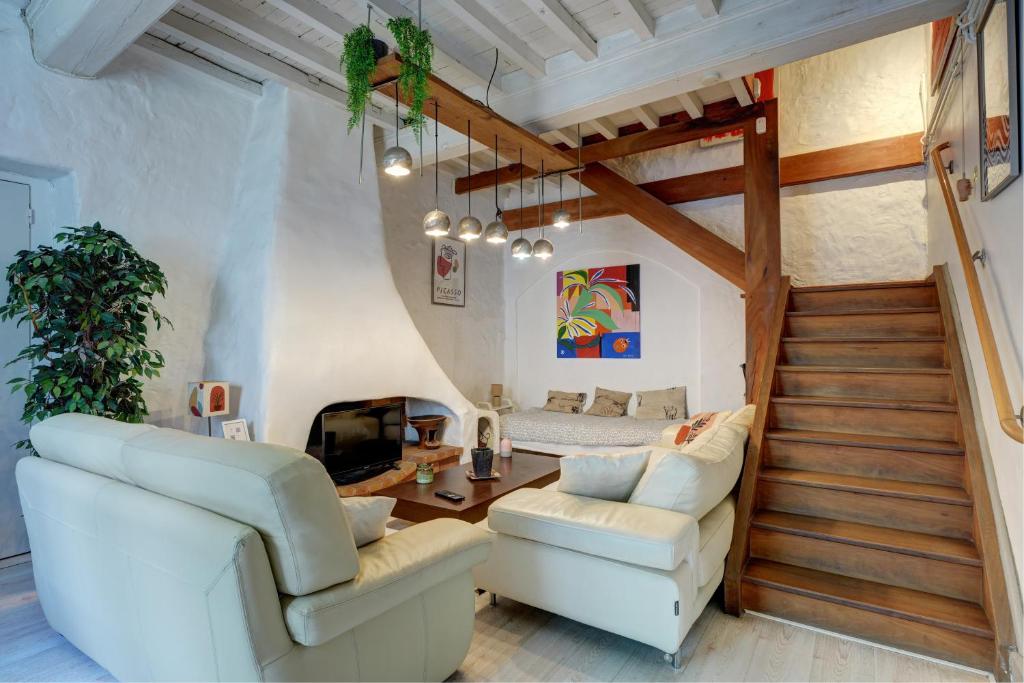 Posezení v ubytování Charme authentique à Corbas - Authentic Charm in Corbas - 120m2 of Comfort-6 personnes