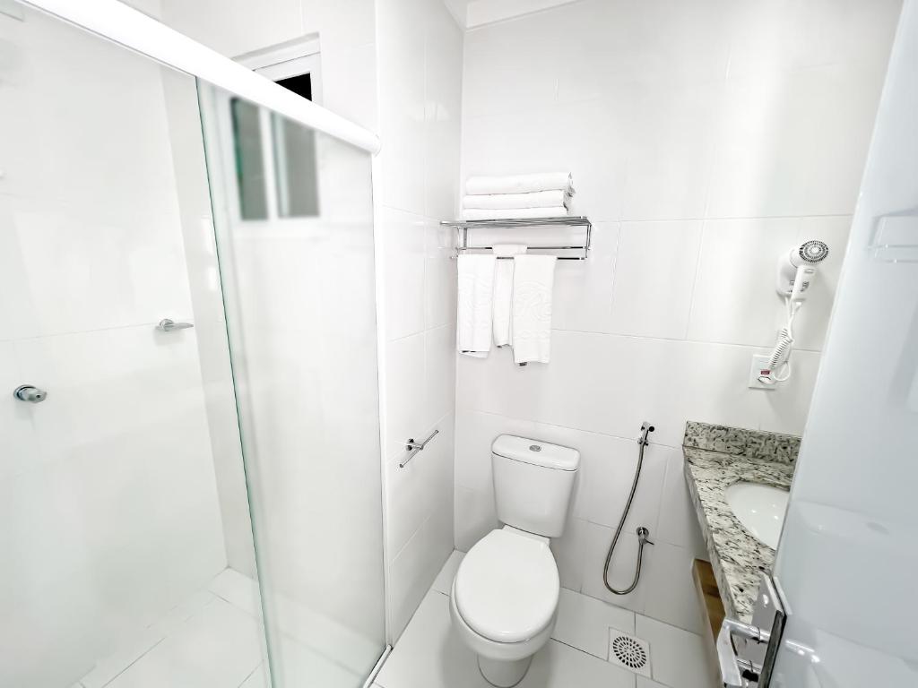 Um banheiro em Spazzio diRoma Incluso o acesso ao Acqua park todos os dias, exceto no dia do check-out